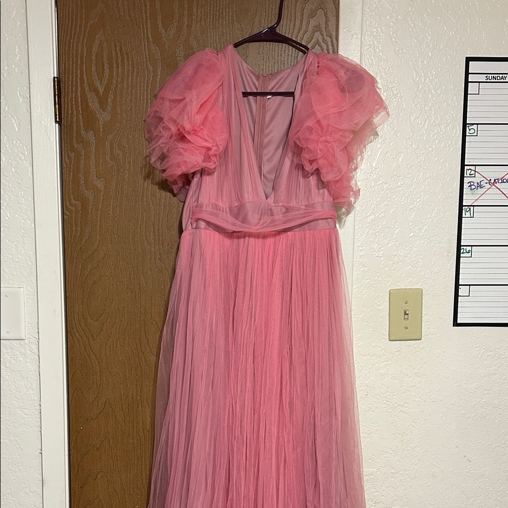Pink Tulle maternity dress with split beautifully for maternity photo shoot